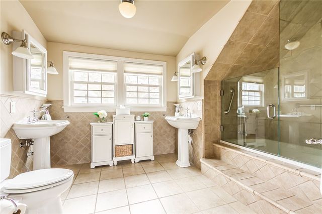 1 Stonegate Lane, Pittsford, NY 14534