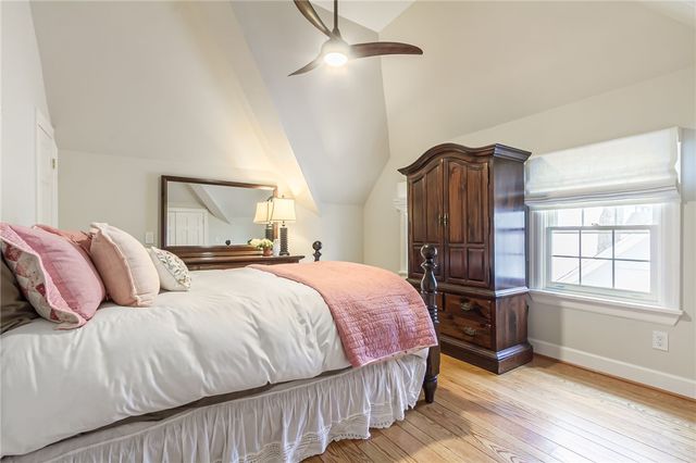 1 Stonegate Lane, Pittsford, NY 14534