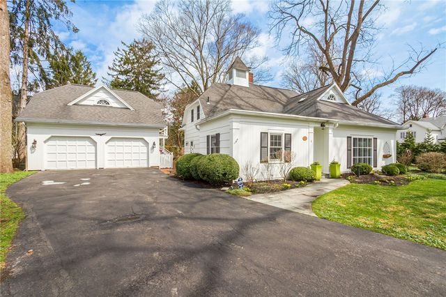 1 Stonegate Lane, Pittsford, NY 14534
