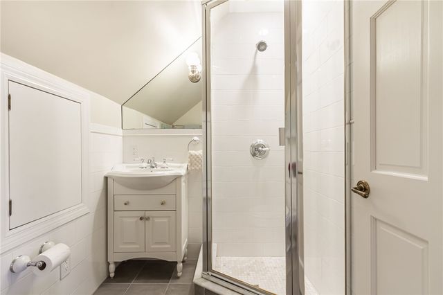 1 Stonegate Lane, Pittsford, NY 14534