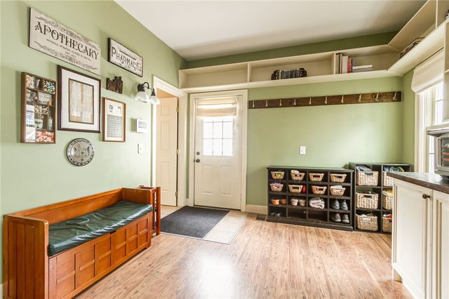 1 Stonegate Lane, Pittsford, NY 14534
