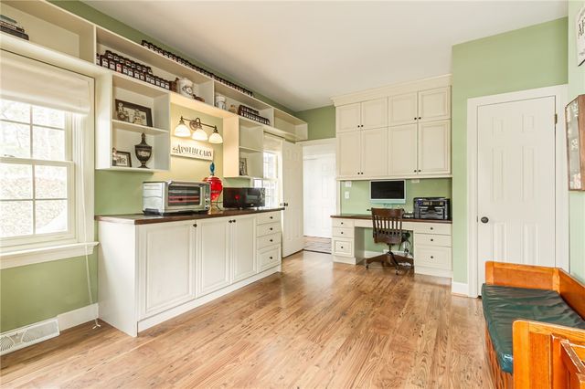 1 Stonegate Lane, Pittsford, NY 14534