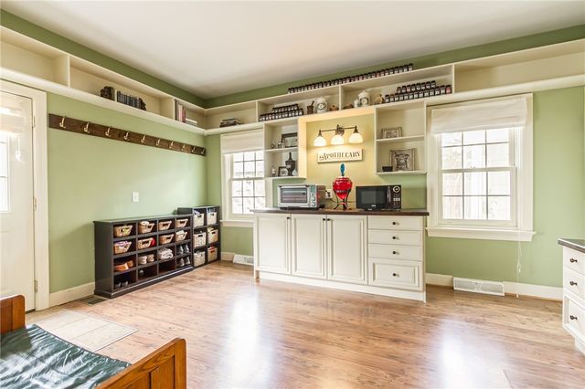 1 Stonegate Lane, Pittsford, NY 14534