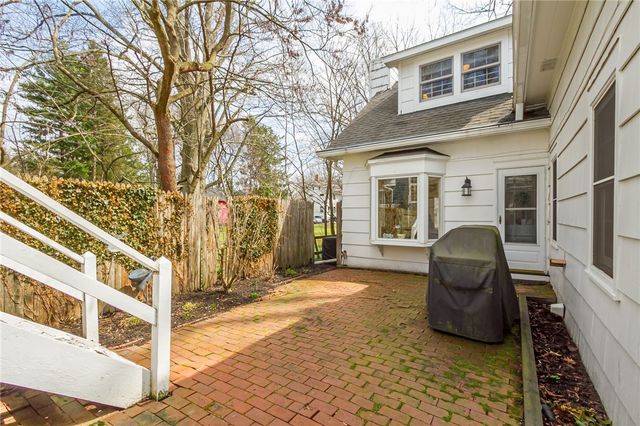 1 Stonegate Lane, Pittsford, NY 14534