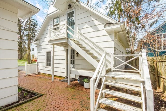 1 Stonegate Lane, Pittsford, NY 14534