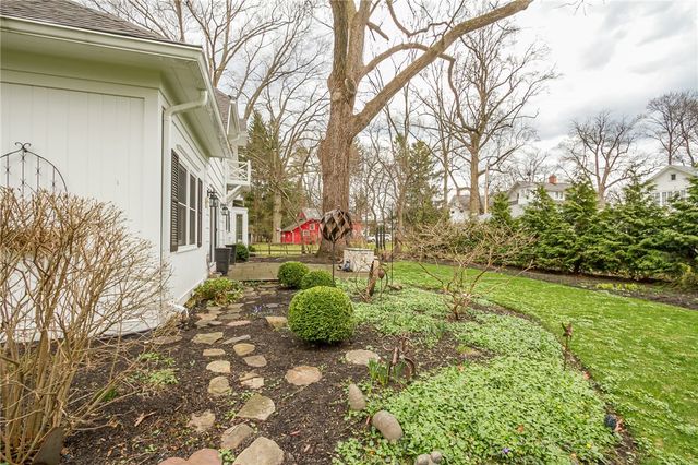 1 Stonegate Lane, Pittsford, NY 14534