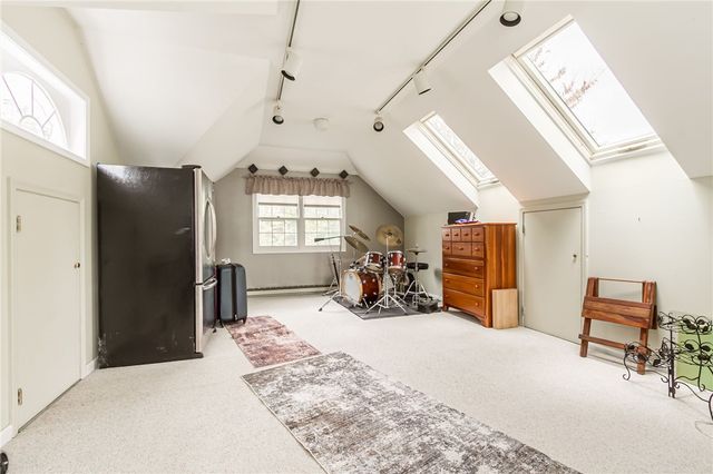 1 Stonegate Lane, Pittsford, NY 14534