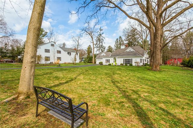 1 Stonegate Lane, Pittsford, NY 14534