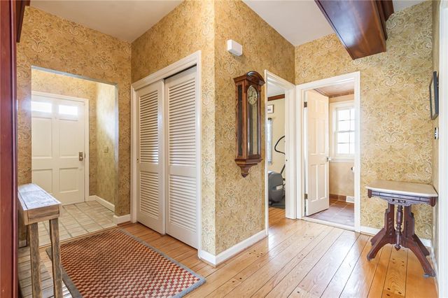 1 Stonegate Lane, Pittsford, NY 14534