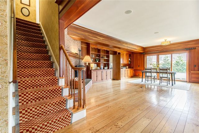 1 Stonegate Lane, Pittsford, NY 14534