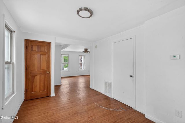 1325 6th Avenue, Schenectady, NY 12303