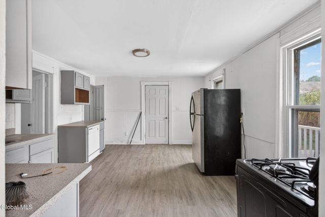 1325 6th Avenue, Schenectady, NY 12303