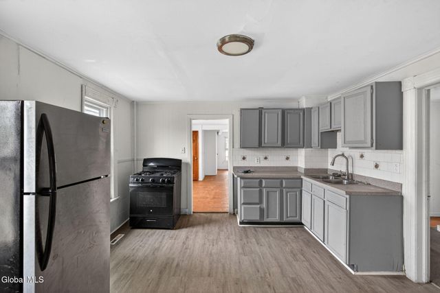1325 6th Avenue, Schenectady, NY 12303
