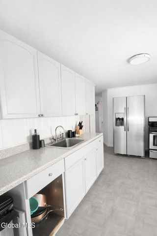 1325 6th Avenue, Schenectady, NY 12303