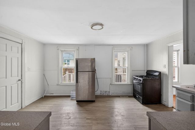 1325 6th Avenue, Schenectady, NY 12303