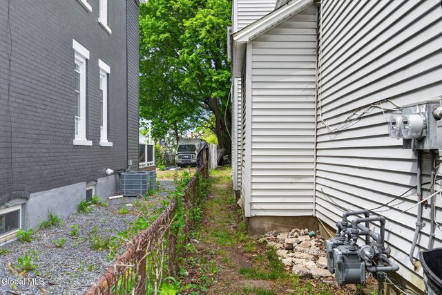 1325 6th Avenue, Schenectady, NY 12303