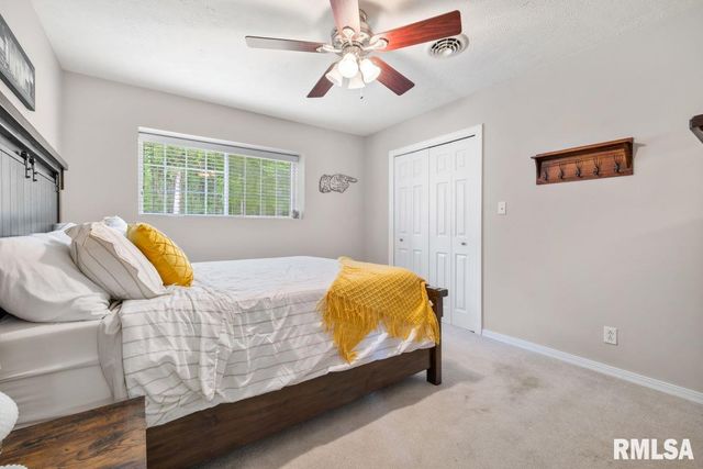 28 PERKINS Lane, Golconda, IL 62938