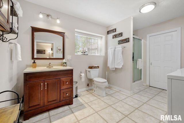 28 PERKINS Lane, Golconda, IL 62938