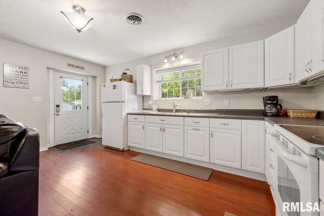 28 PERKINS Lane, Golconda, IL 62938