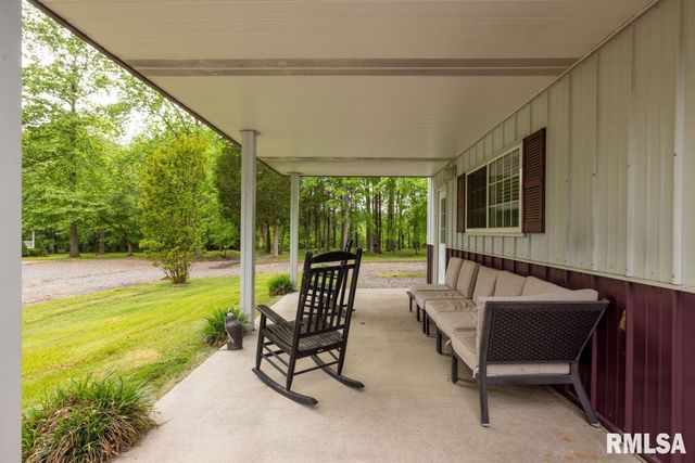 28 PERKINS Lane, Golconda, IL 62938