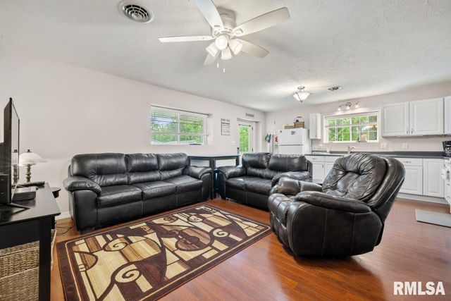 28 PERKINS Lane, Golconda, IL 62938