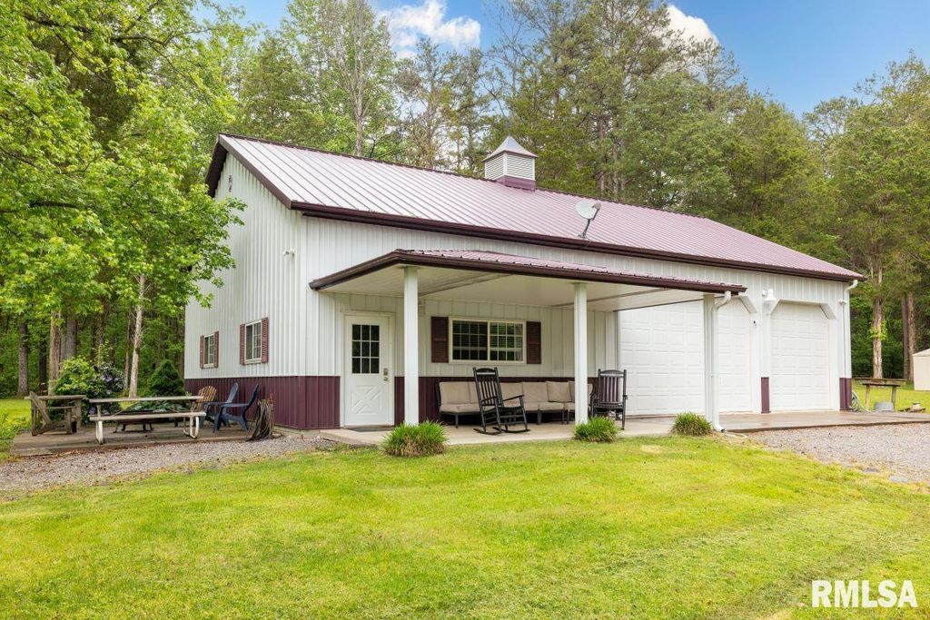 28 PERKINS Lane, Golconda, IL 62938