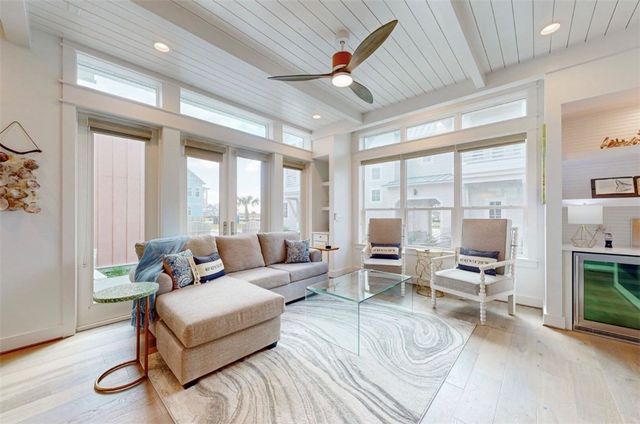 600 Center Square North 15, Port Aransas, TX 78373