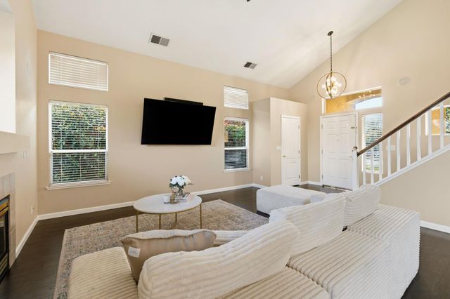 1384 Walden Dr, Folsom, CA 95630