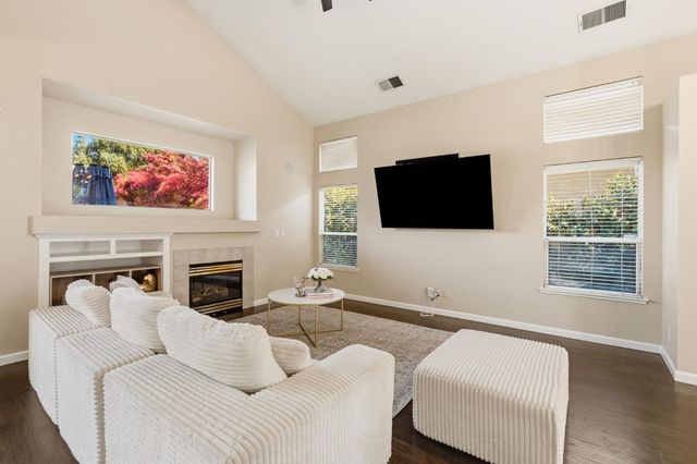 1384 Walden Dr, Folsom, CA 95630