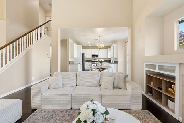 1384 Walden Dr, Folsom, CA 95630