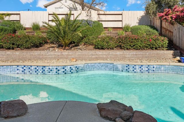 1384 Walden Dr, Folsom, CA 95630