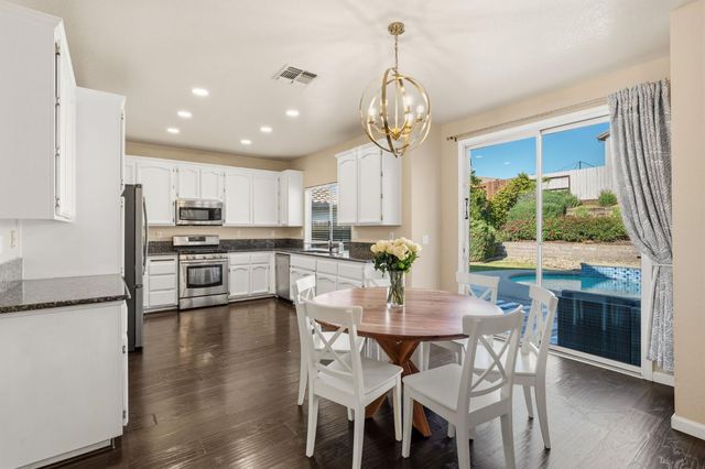 1384 Walden Dr, Folsom, CA 95630