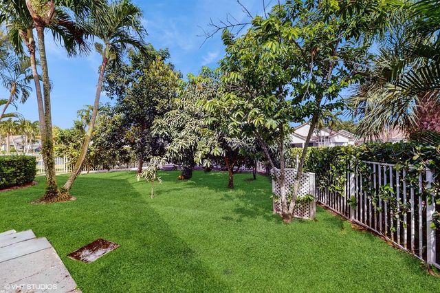2690 Linkside Drive, Wellington, FL 33414