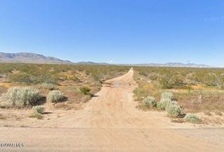 10500 W Maxwell Avenue, Rosamond, CA 93560