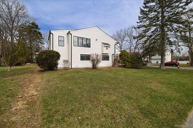 21 Dunhill Road, New Hyde Park, NY 11040