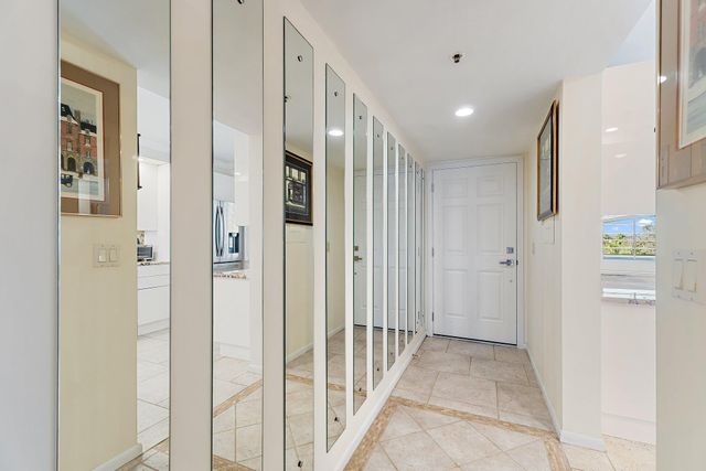 401 Ocean Bluffs Boulevard 402, Jupiter, FL 33477