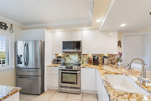 401 Ocean Bluffs Boulevard 402, Jupiter, FL 33477