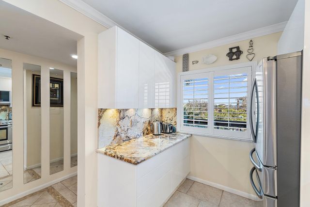 401 Ocean Bluffs Boulevard 402, Jupiter, FL 33477