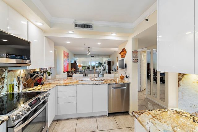 401 Ocean Bluffs Boulevard 402, Jupiter, FL 33477