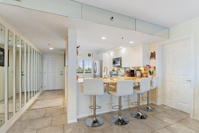 401 Ocean Bluffs Boulevard 402, Jupiter, FL 33477