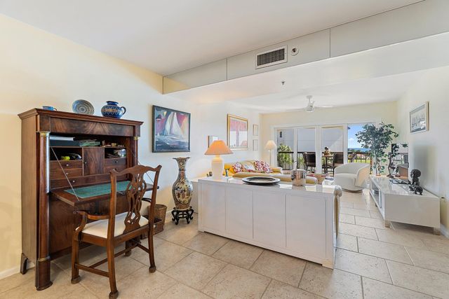 401 Ocean Bluffs Boulevard 402, Jupiter, FL 33477