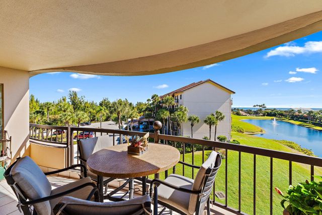 401 Ocean Bluffs Boulevard 402, Jupiter, FL 33477