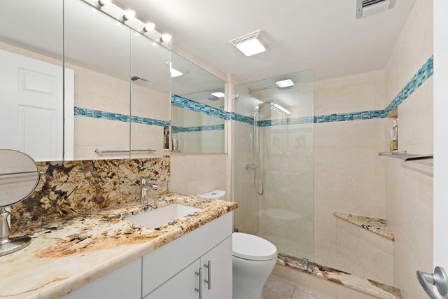 401 Ocean Bluffs Boulevard 402, Jupiter, FL 33477