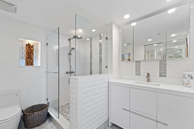 401 Ocean Bluffs Boulevard 402, Jupiter, FL 33477