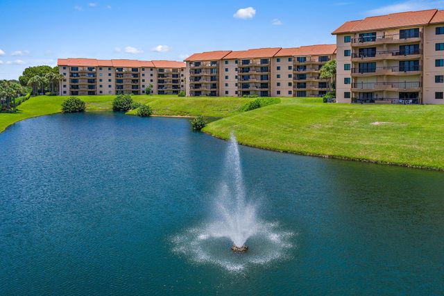 401 Ocean Bluffs Boulevard 402, Jupiter, FL 33477