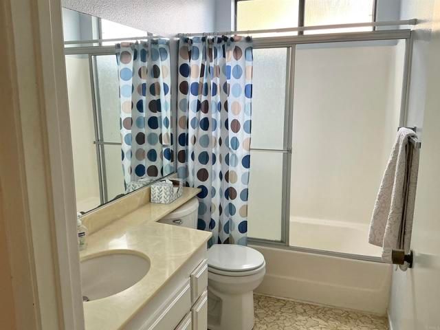 956 Woodcreek Road, Fallbrook, CA 92028