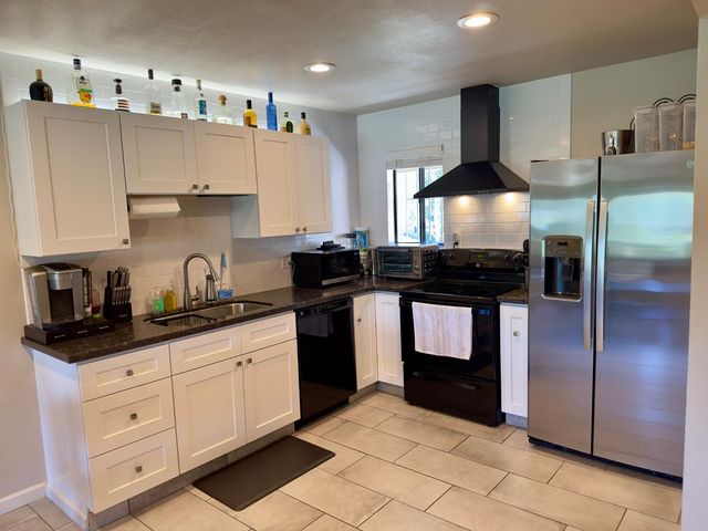 3722 W Benjamin Holt Dr #16, Stockton, CA 95219