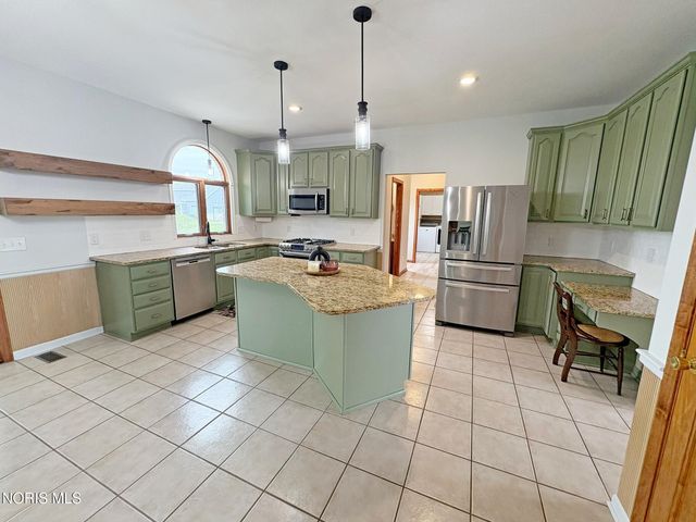 1404 Muirfield Drive, Bowling Green, OH 43402