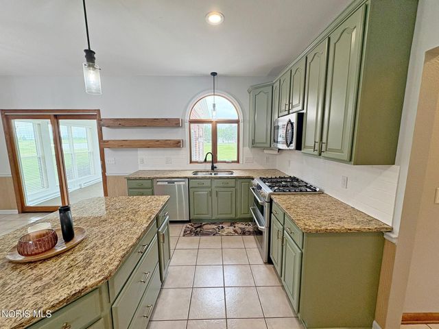 1404 Muirfield Drive, Bowling Green, OH 43402