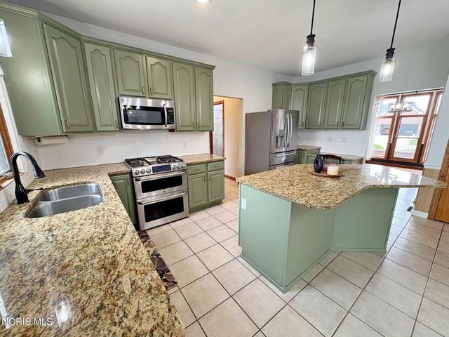 1404 Muirfield Drive, Bowling Green, OH 43402